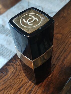 Chanel Dispenser